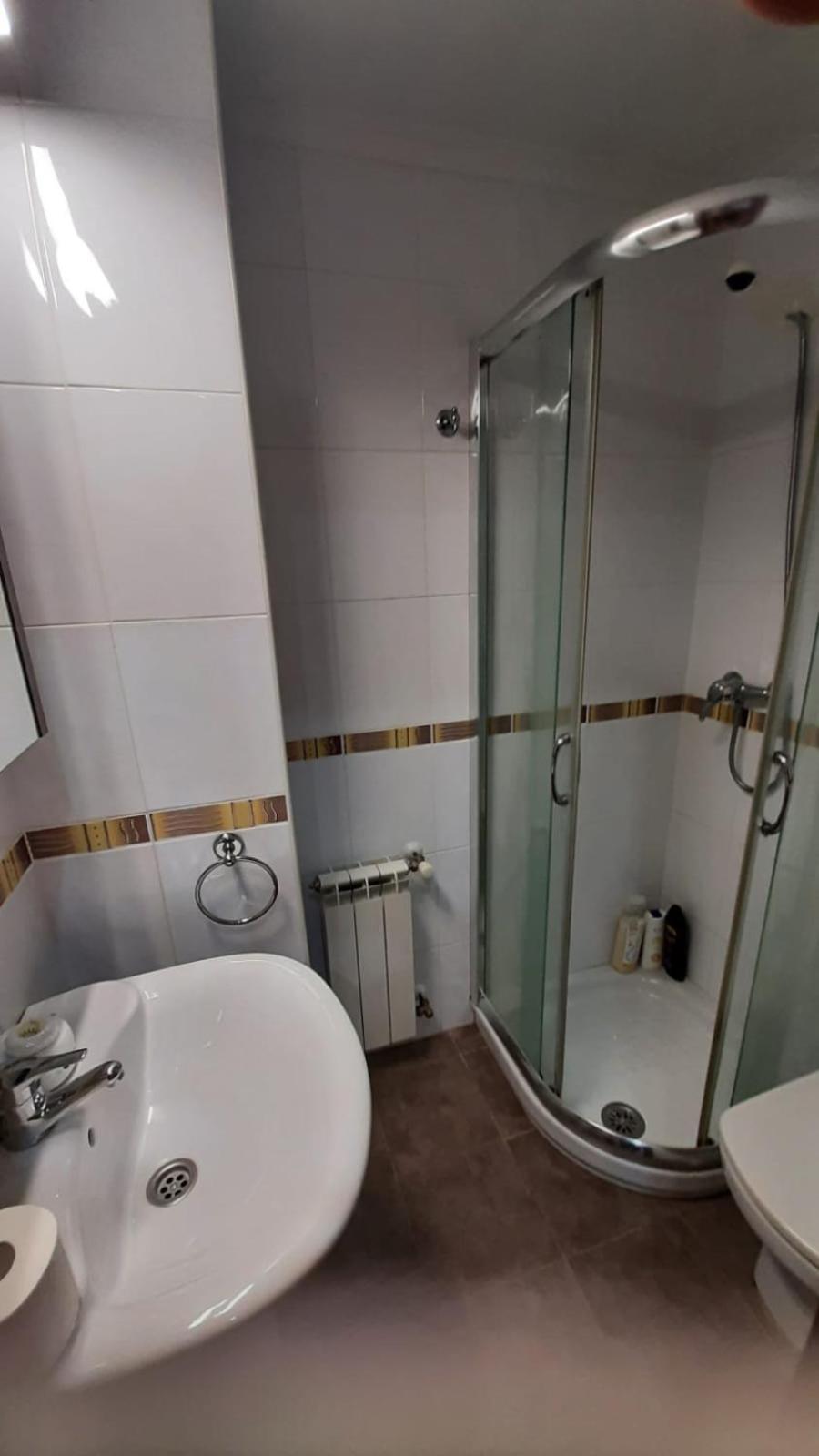 Sar Inn - Garaje Incluido Avilés Buitenkant foto